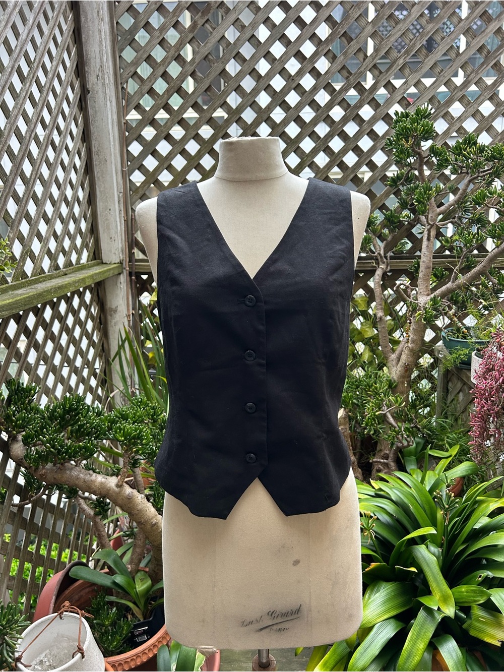 Allegra K Black Women's Button-Front Sleeveless Vest